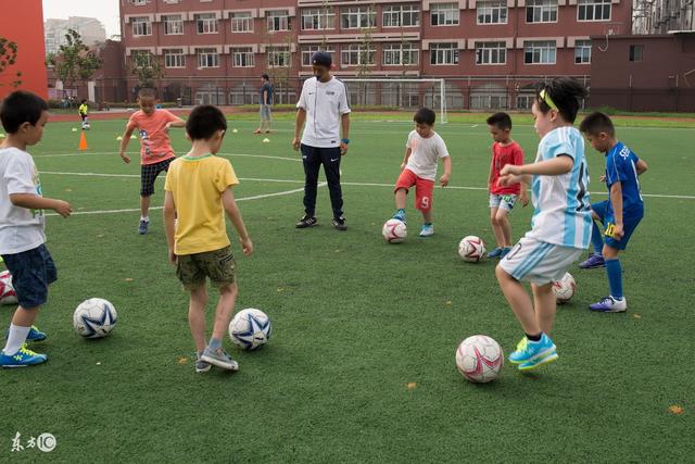 两人在英超对瓜氏曼城参与10+球：孙兴慜和萨拉赫